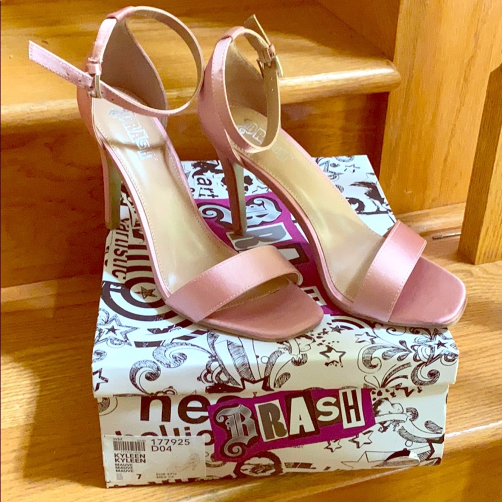Summer heels! Mauve Brand New with Box. Size 7!